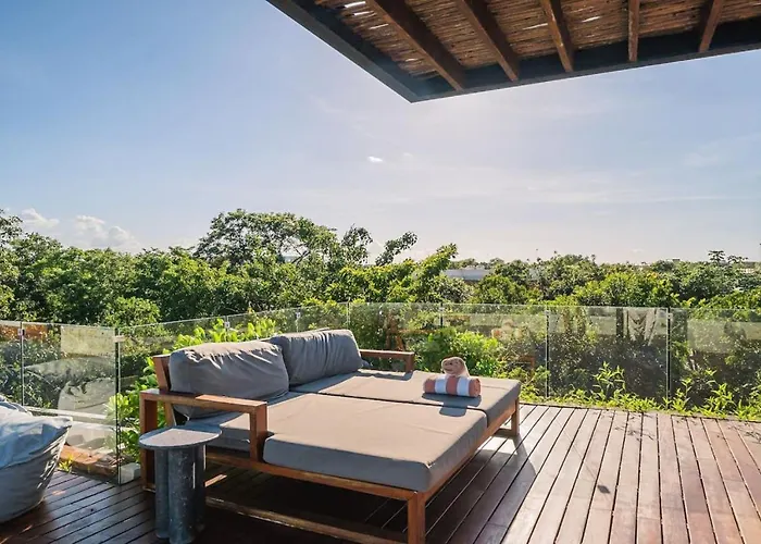 Romantic Garden W Private Pool Access Apartment
