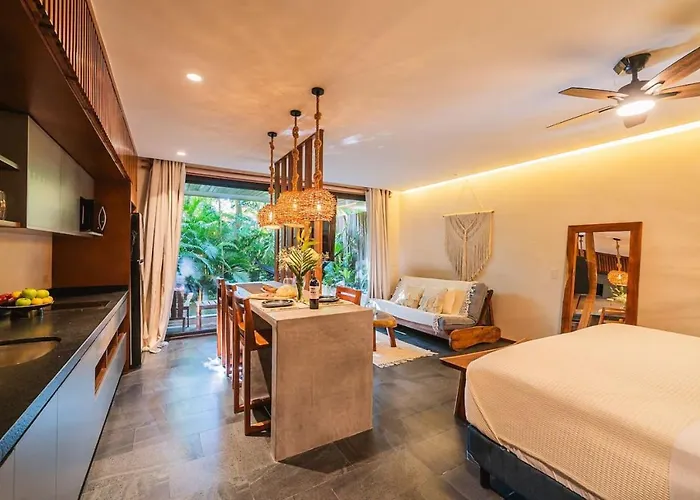 Romantic Garden W Private Pool Access *