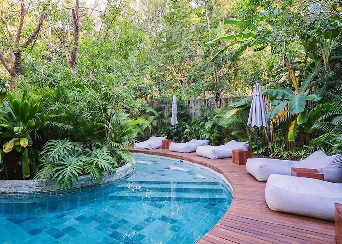 Romantic Garden W Private Pool Access Apartment *
